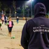 Anche a Bari il �beach� si sta ritagliando molto spazio ed oggi si pu� parlare di una vera e propria passione: da qualche anno esiste anche un�associazione sportiva che pratica lo sport a livello agonistico nei campionati nazionali, la Beach Volley Universe Bari
